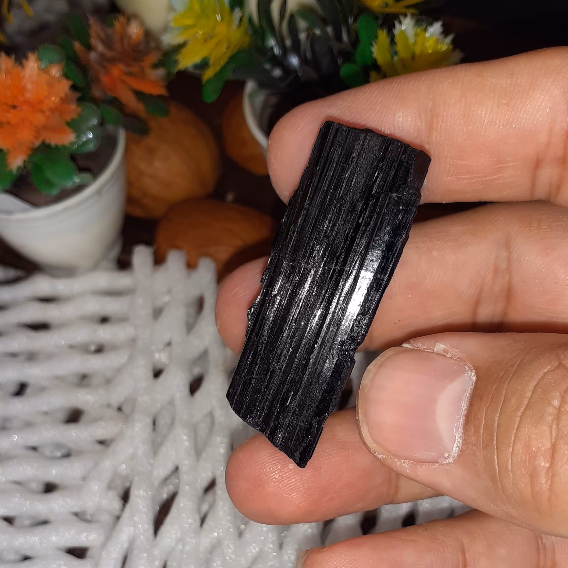 تورمالین شرول ضلع دار با تلالو 26 گرمی