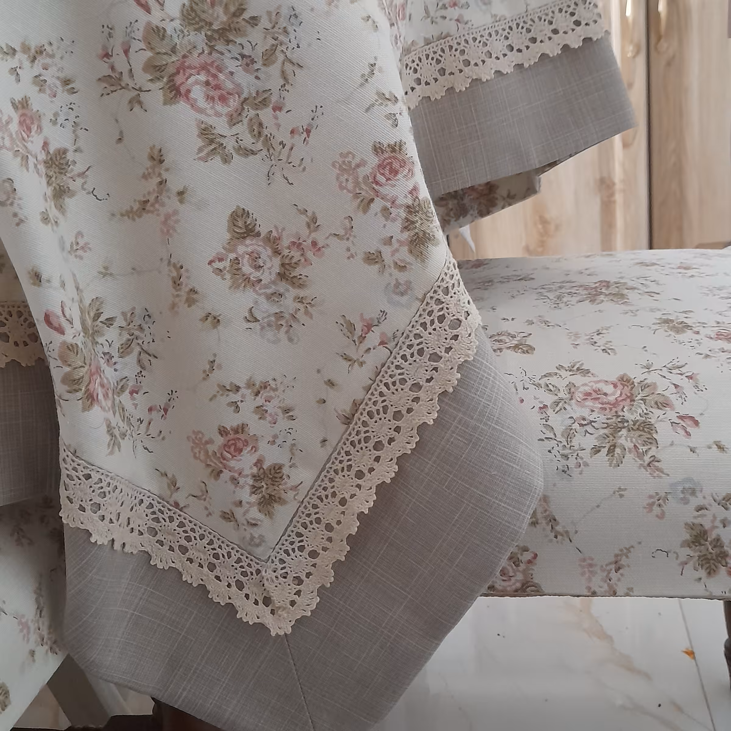 رومیزی دوخته شده 4 نفره با پارچه کتان نخ ترک ...قابل اجرا در طرح و رنگ دلخواه شما...