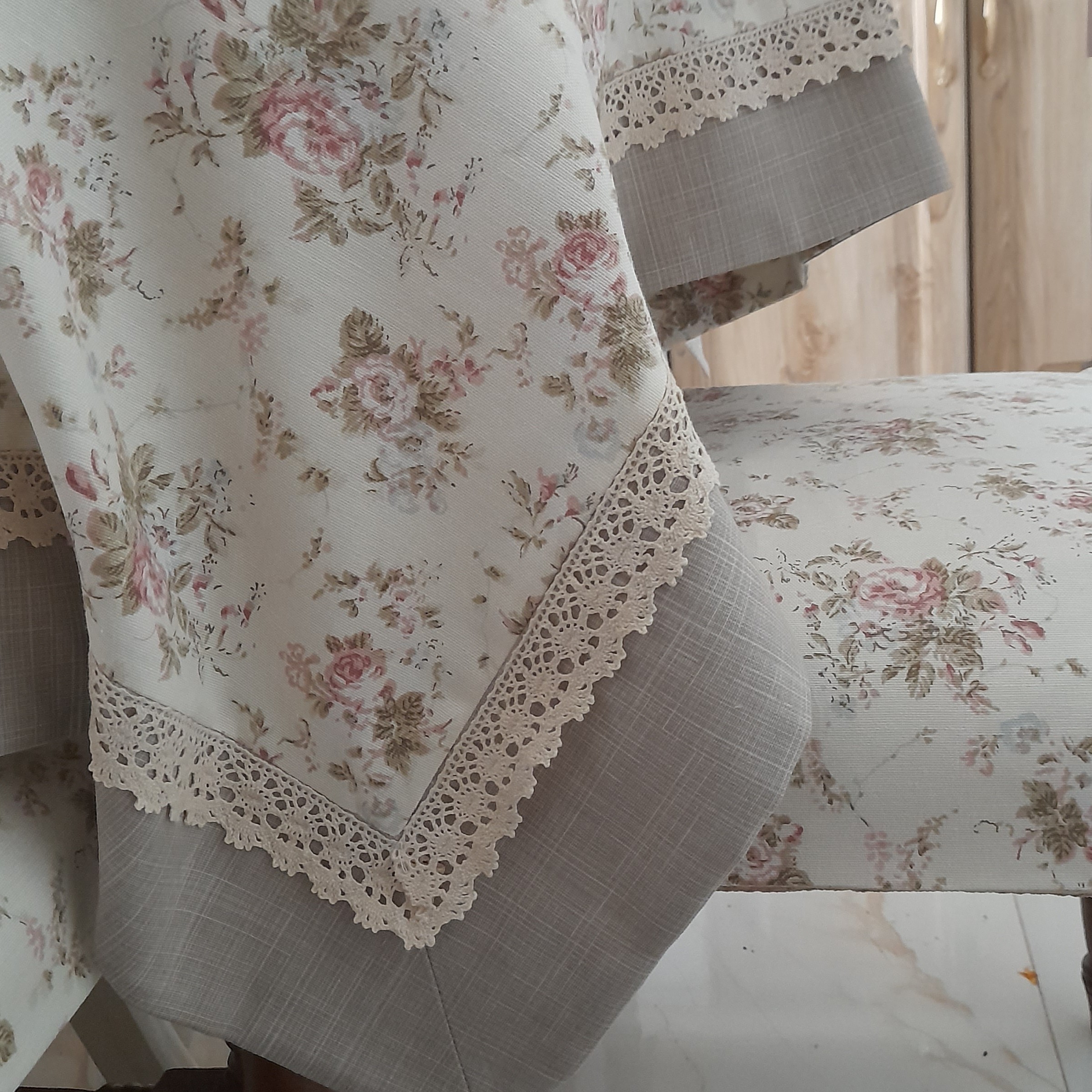 رومیزی دوخته شده 4 نفره با پارچه کتان نخ ترک ...قابل اجرا در طرح و رنگ دلخواه شما...