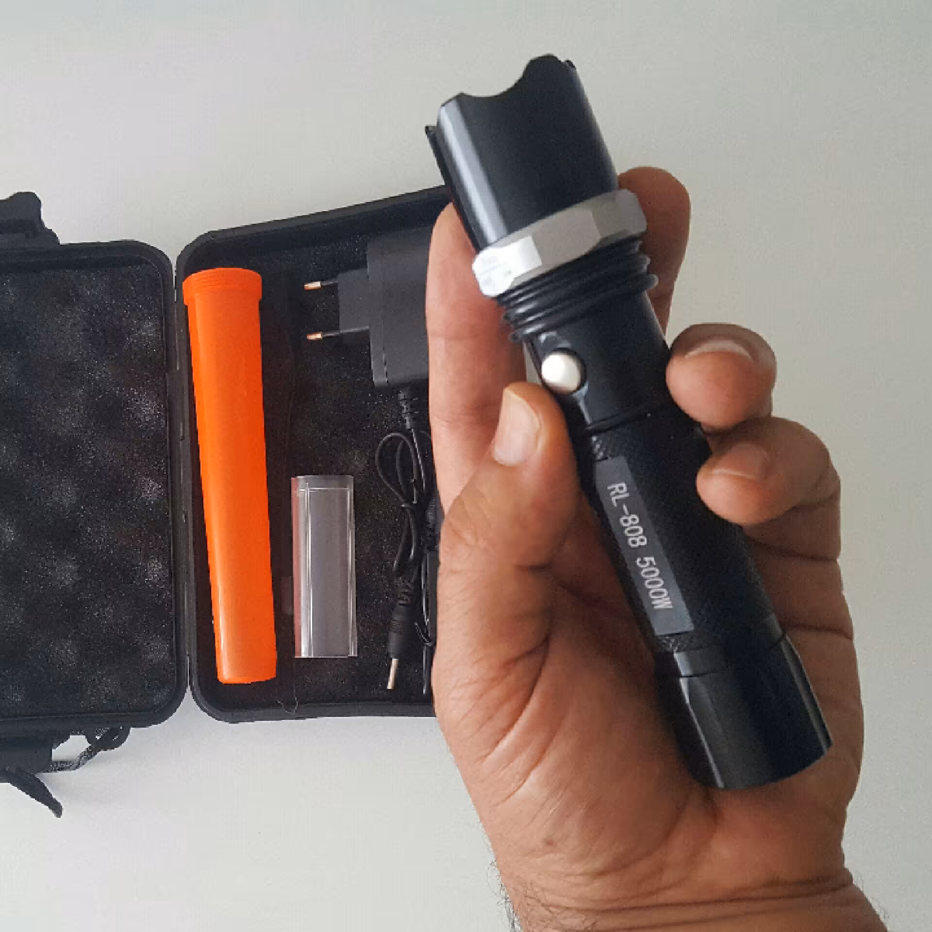 چراغ قوه پلیسی بدنه فلزی مشعل دار شارژی و باتری خور  مدل RL 808