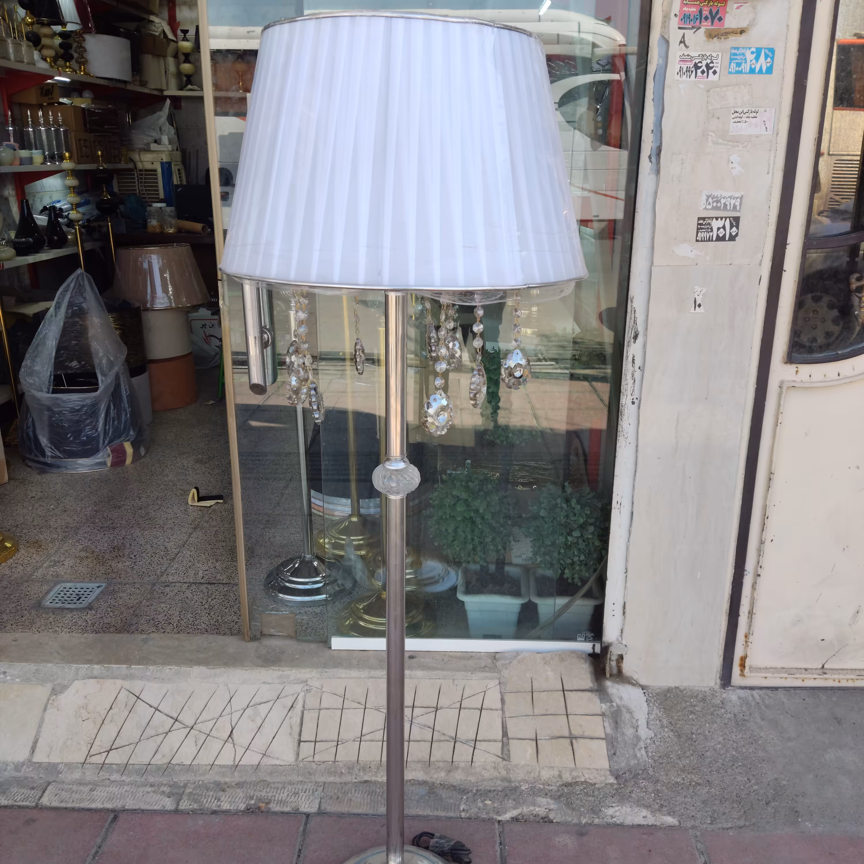 آباژور اویز دار