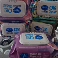 دستمال مرطوب وآرایشی