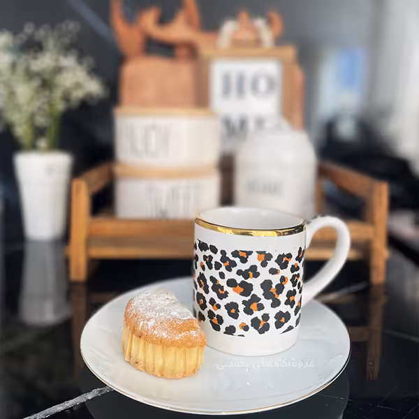 ماگ پلنگی لب طلايي