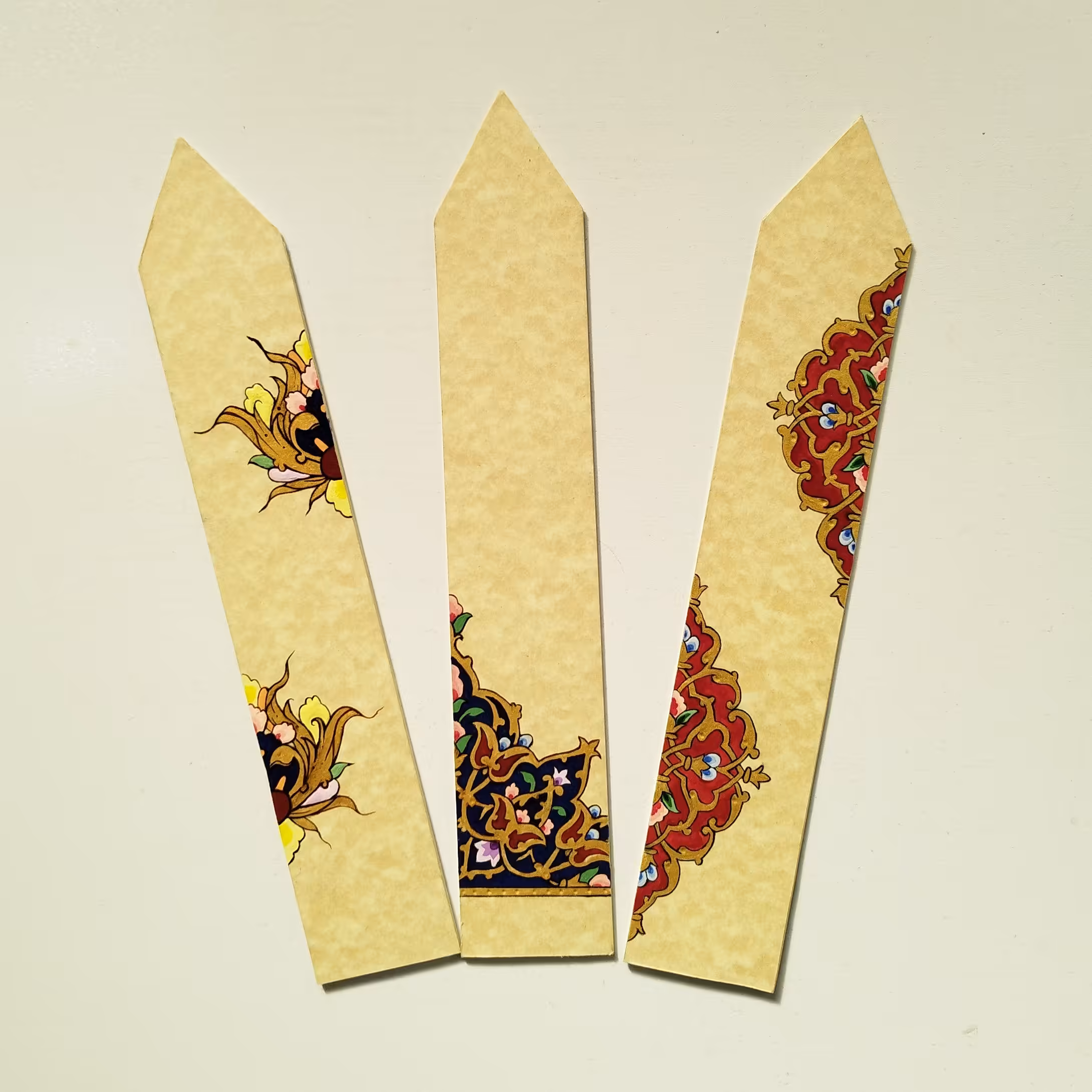 بوک مارک تذهیب کاری شده بر روی مقوا ماکت، وزن 13 گرم