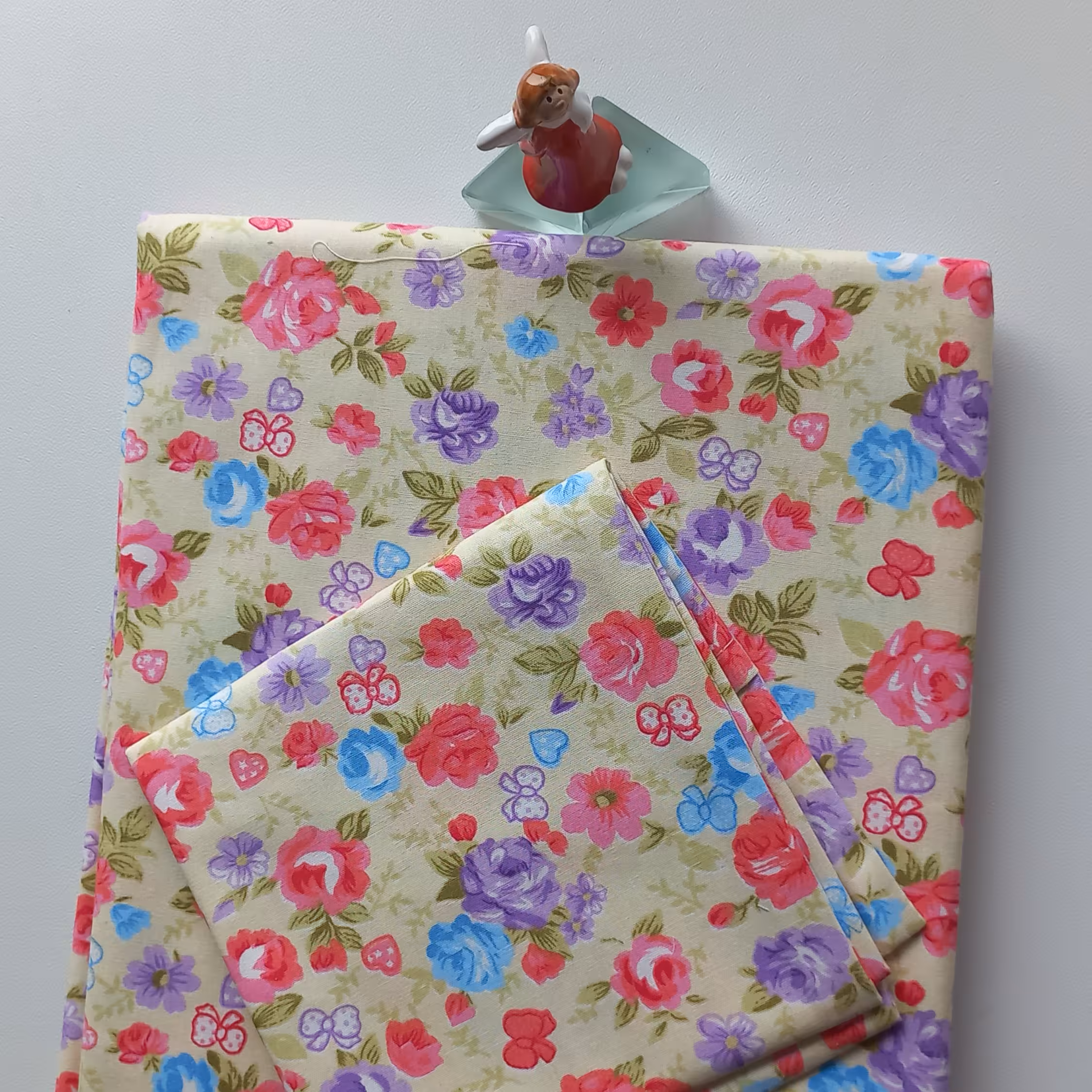 ملحفه نیم ست نوزاد و کودک(تا 4 سالگی)صددرصد پنبه  دوتکه شامل روانداز 160در110 و روبالشی 30در 40