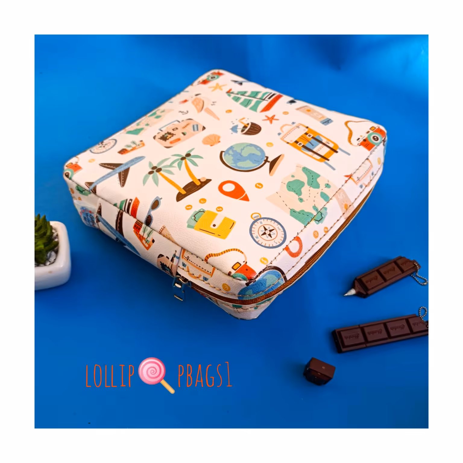 جامدادی دور زیپ طرح سفر، دارای 24 تا جای مداد رنگی و جای قیچی و تراش مخزن دار