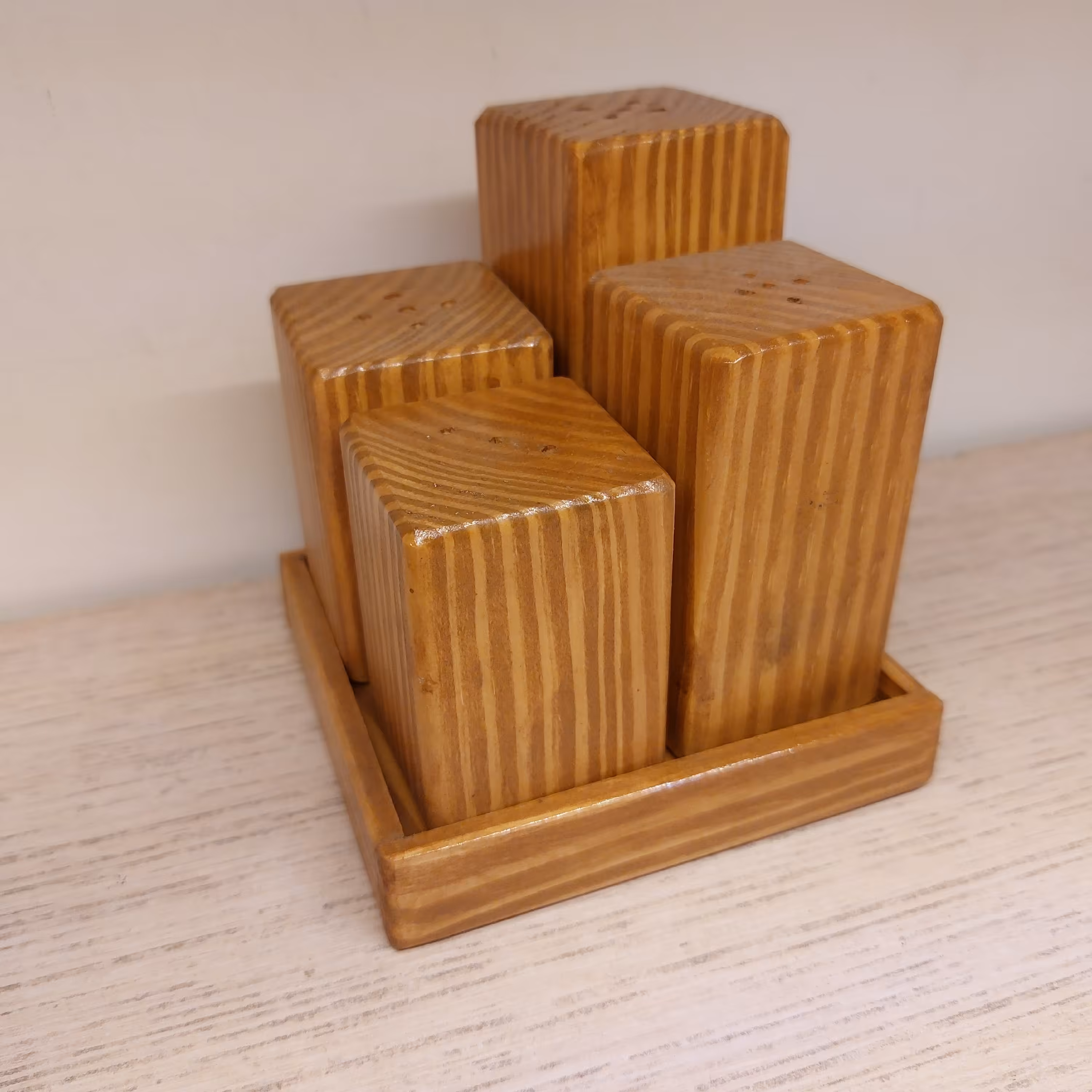 نمکدان چهارتایی مکعبی چوب نراد روس ضد آب فندقی