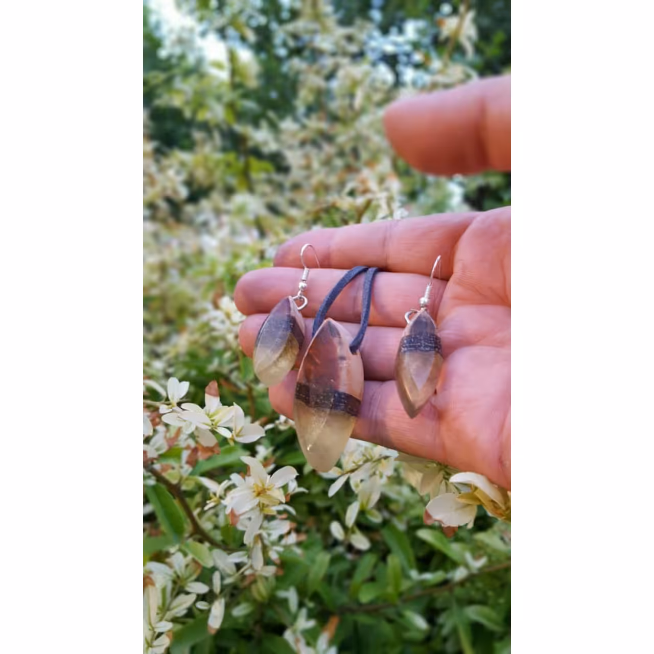 نیم ست گردنبند و گوشواره چوب و رزین طلایی