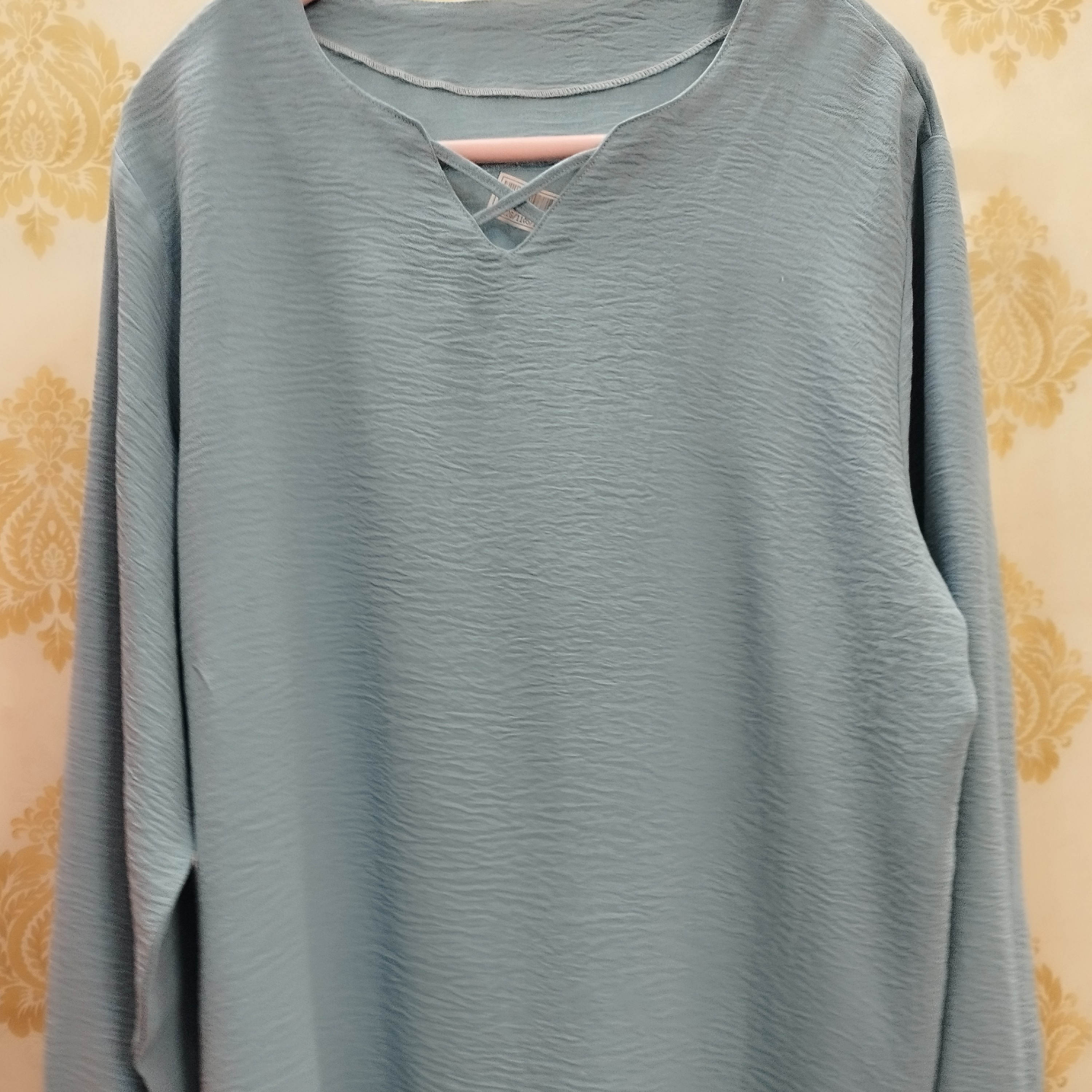 بلوز یقه ضربدری ابر و بادی زنانه