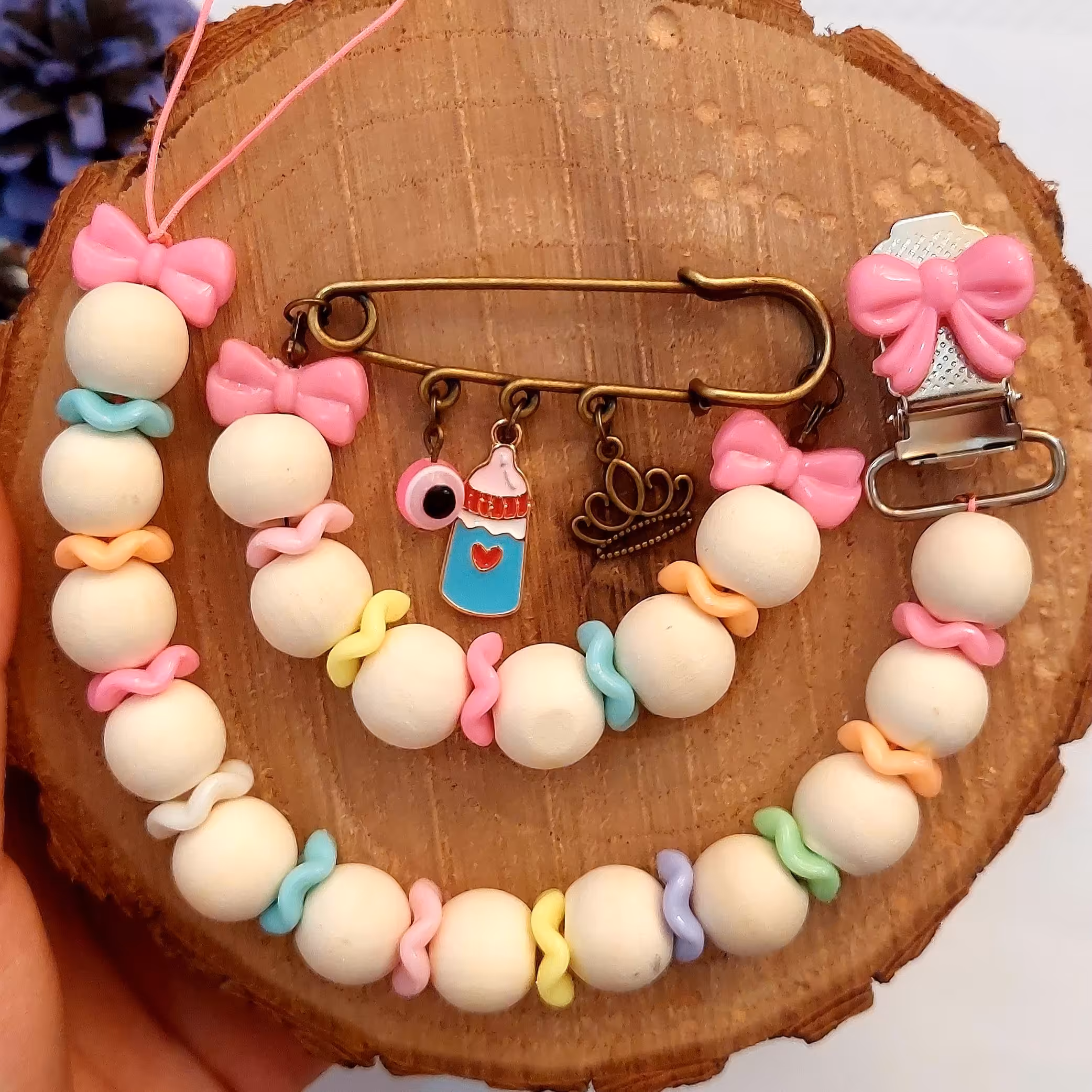 بندپستونک و سنجاق سینه نوزادی چوبی