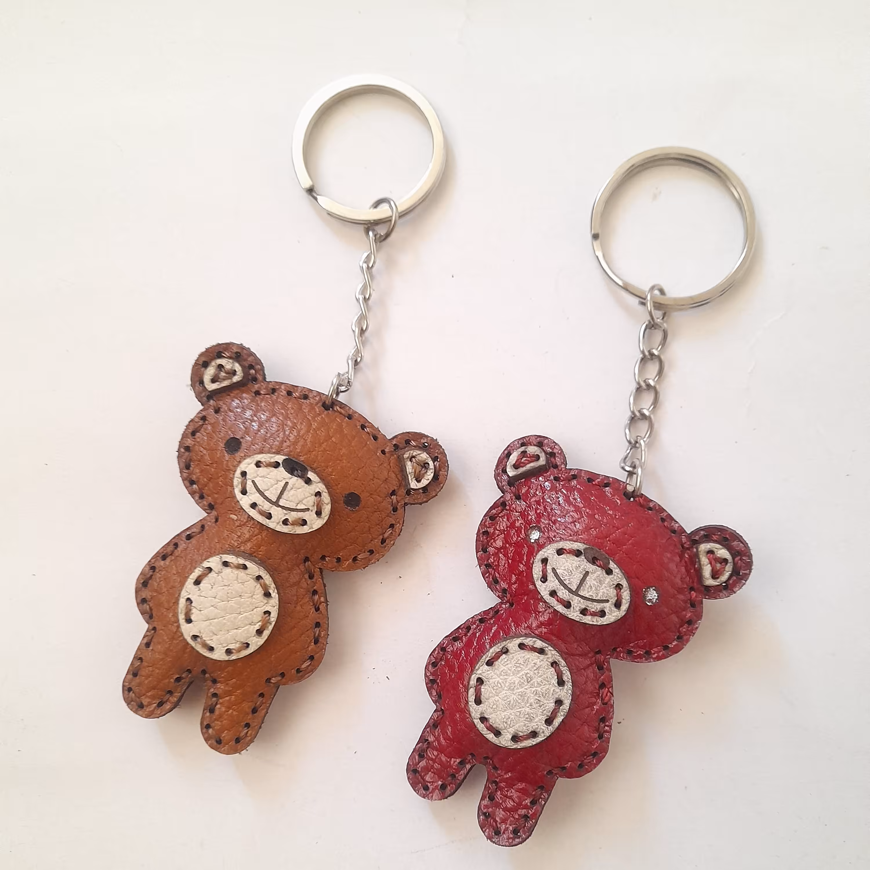 جاکلید خرسی برجسته از چرم طبیعی با قد7 سانت 