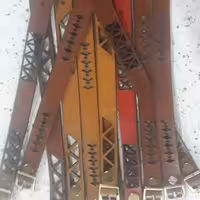 دستبند چرمی اصل  دست دوز تک لایه  با طرح ها و رنگ های متنوع  