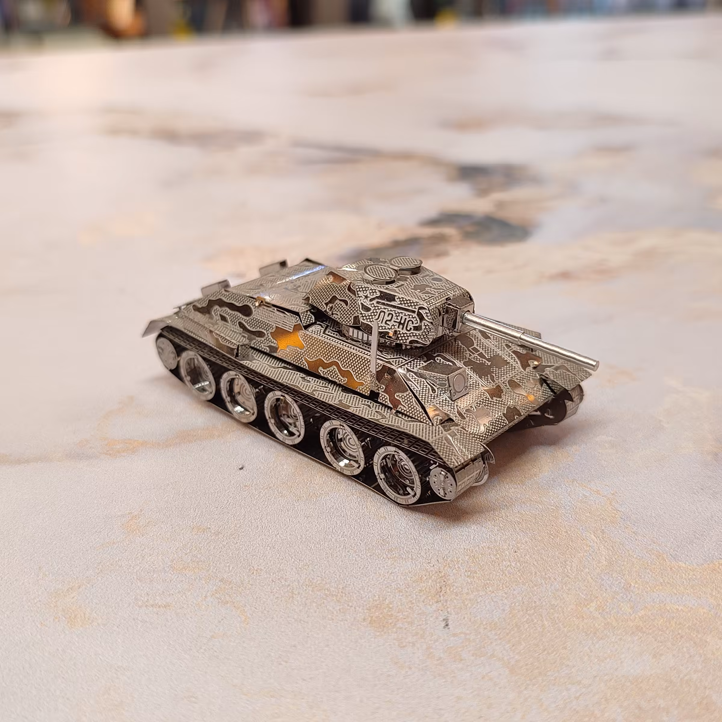ماکت دکوری دستساز استیل رنگ ثابت مدل تانک جنگی مینیاتوری بدون پایه ویترینی 