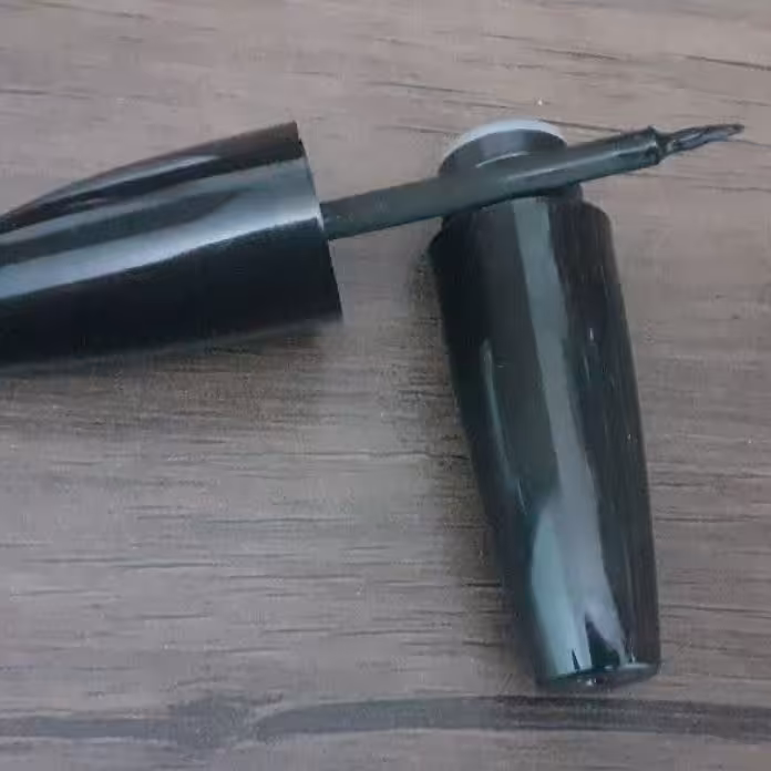 ریمل گیاهی(برپایه گلاب اعلی . حجم دهنده و پرپشت کننده و بلند کننده مژه)