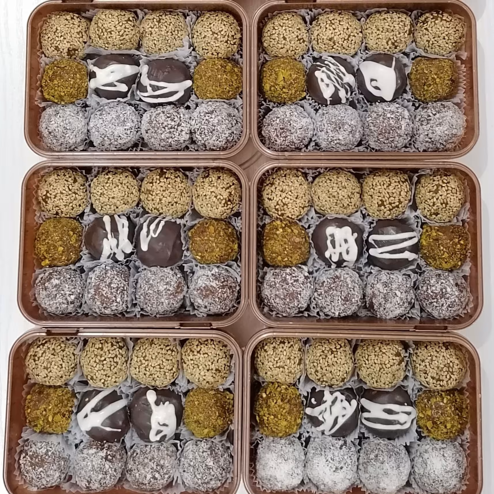 ترافل خرمایی 500 گرمی  مغز دار با رو کش شکلات