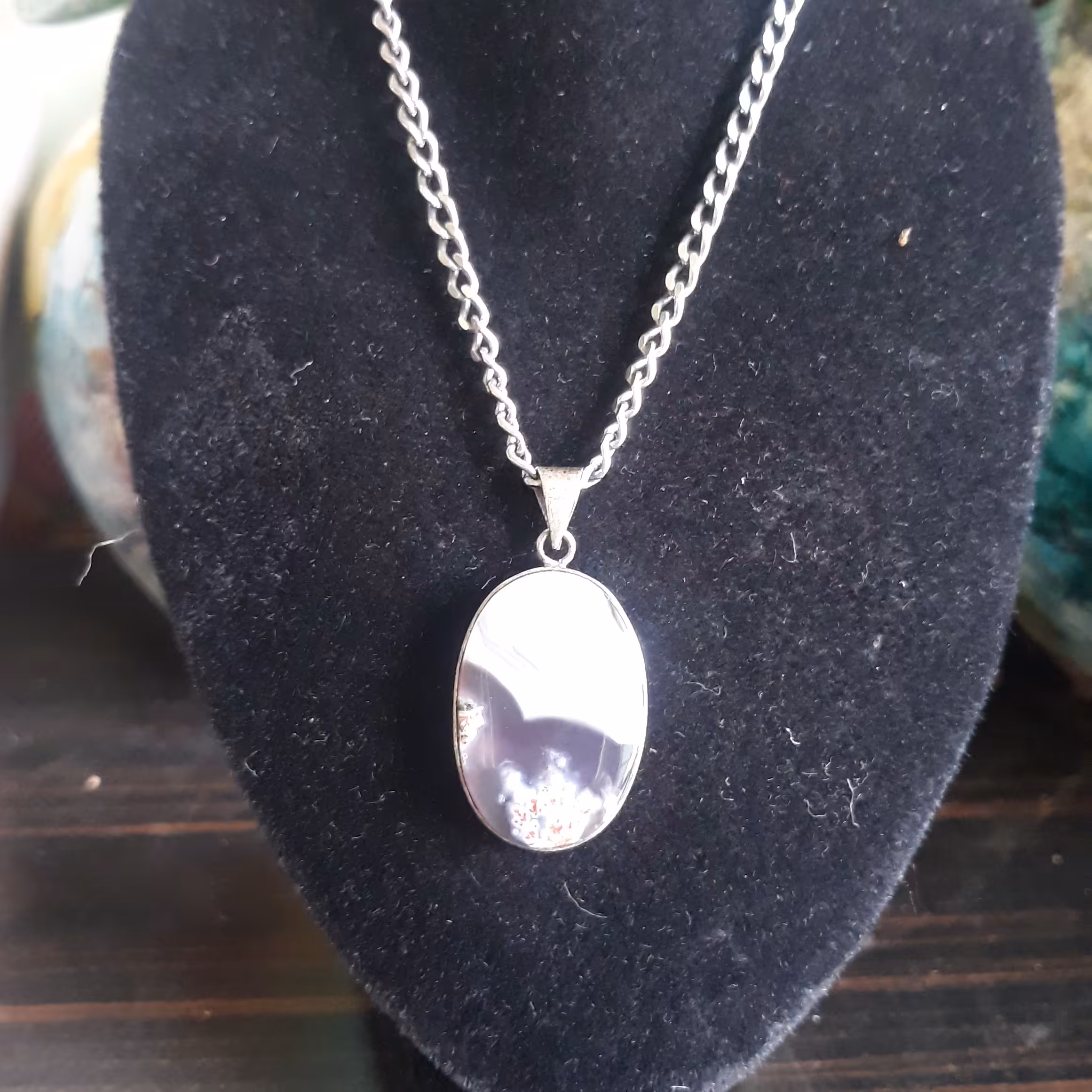 آویز گردنبند رو لباسی با سنگ عقیق منظره قاب و زنجیر نقره قابل تعغیر با زنجر هر و