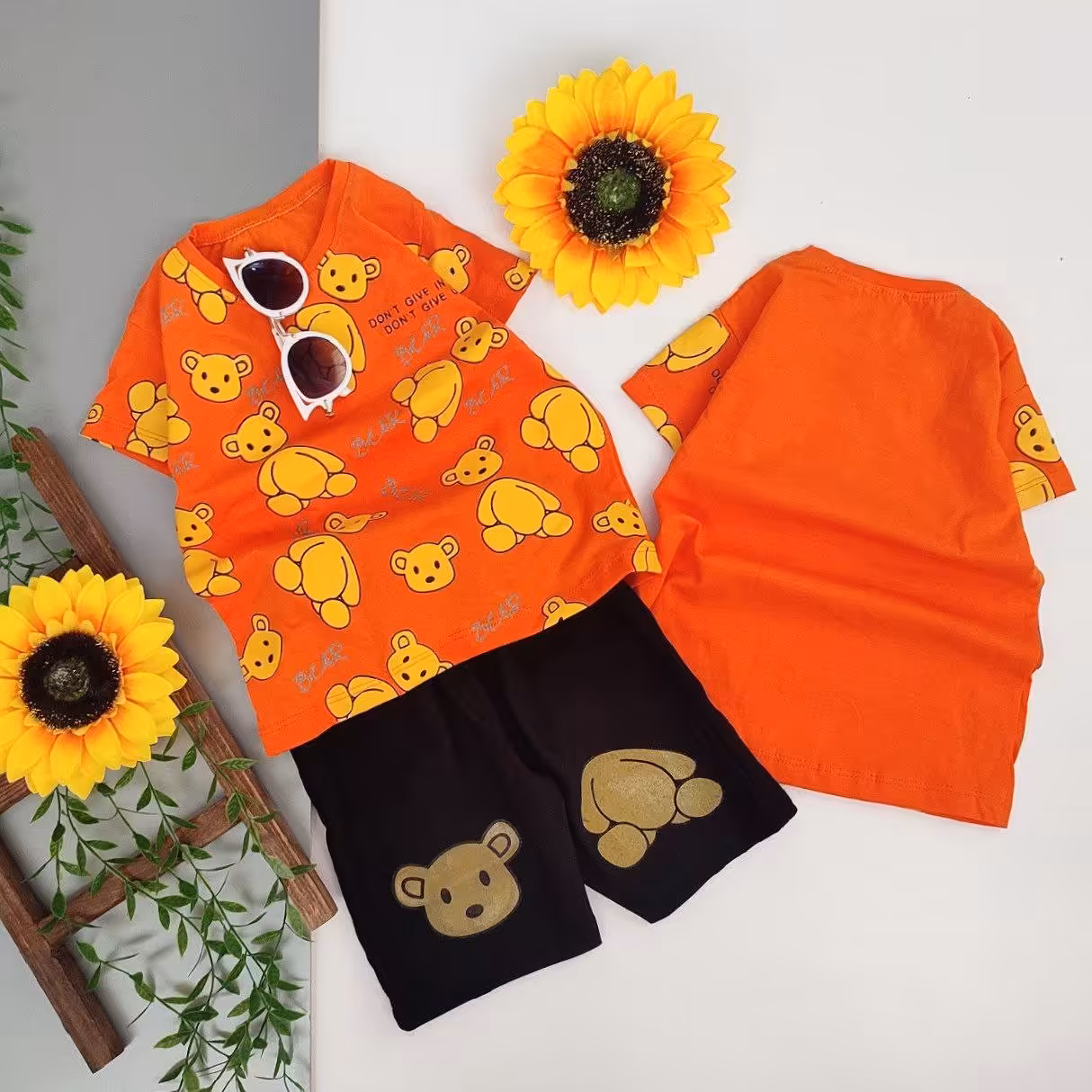 ست تیشرت و شلوارک کتان  اسپورت بچگانه جنس تیشرت پنبه لاکرا جنس شلوارک کتان بنگال شیک و زیبا 