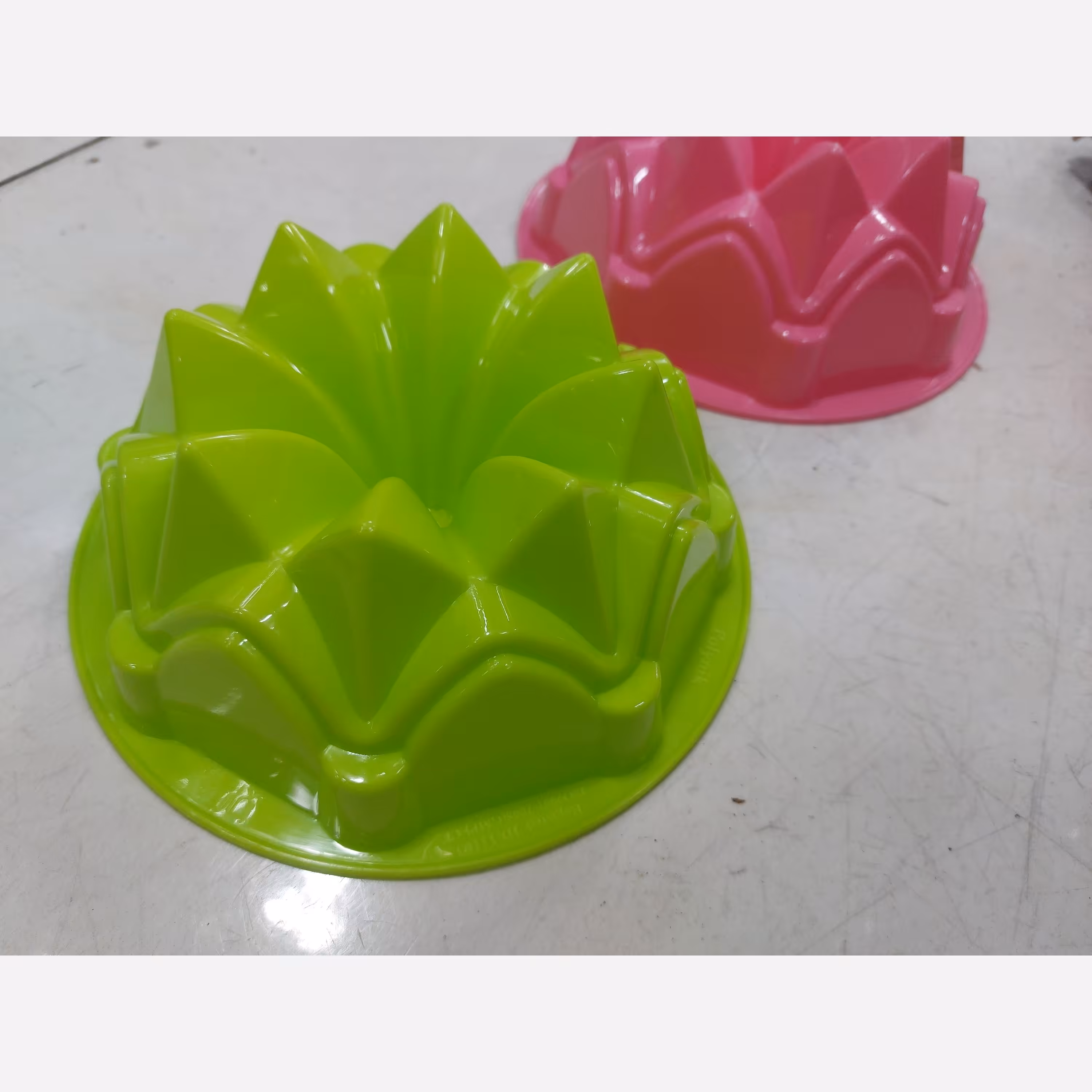 قالب ژله و دسر مدرن طرح رولت خوری جنس پلاستیکی در پلاسکو دهقان 