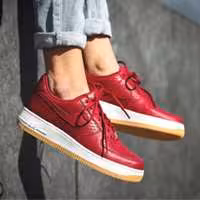 کفش کتانی نایک ایرفورس زرشکی اناری  nike shoes air force 1 premium  616725-600