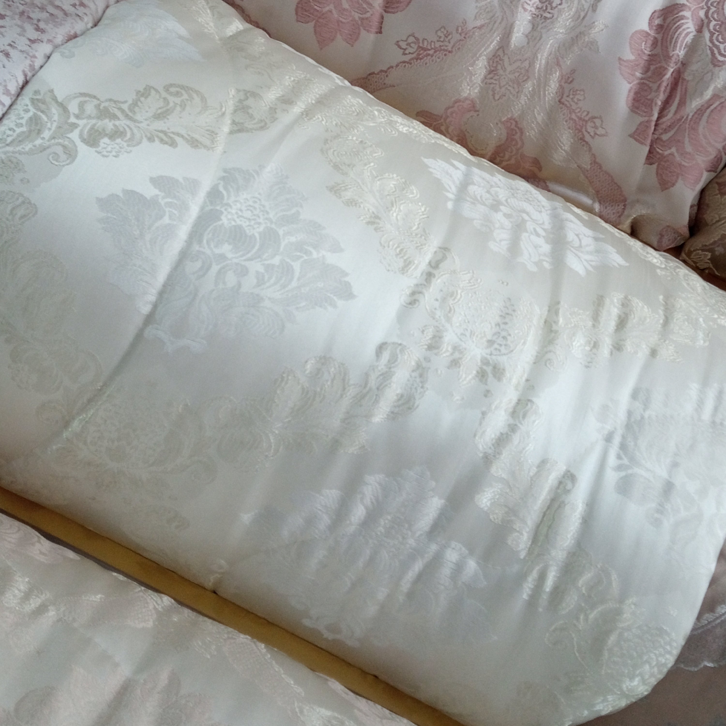 روتختی دونفره 10 تیکه جنس ژاکارد کریستالی طرح جدید و پرفروش کرم