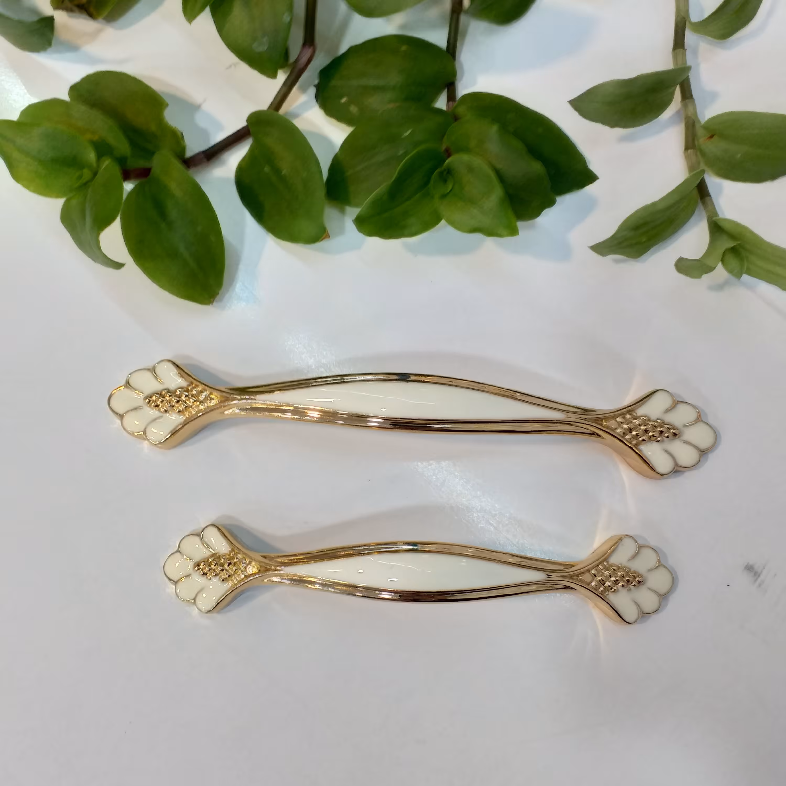 دستگیره کابینت سفید طلایی سایز 9.6