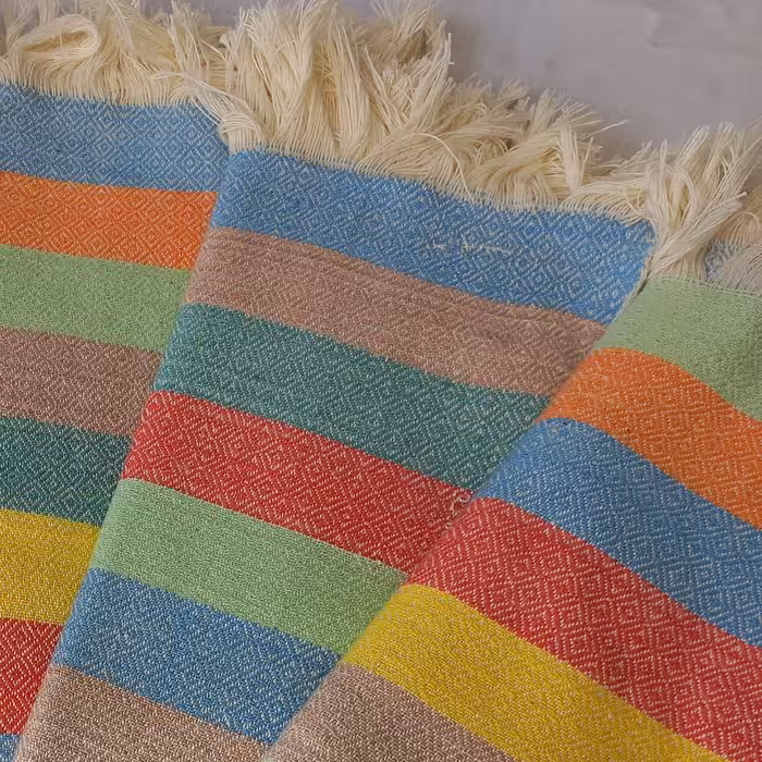 حوله دست و صورت،ابعاد حدودی50 در75،رنگی رنگی جنس پنبه ای،دستبافت،بسیار آبگیر و بادوام