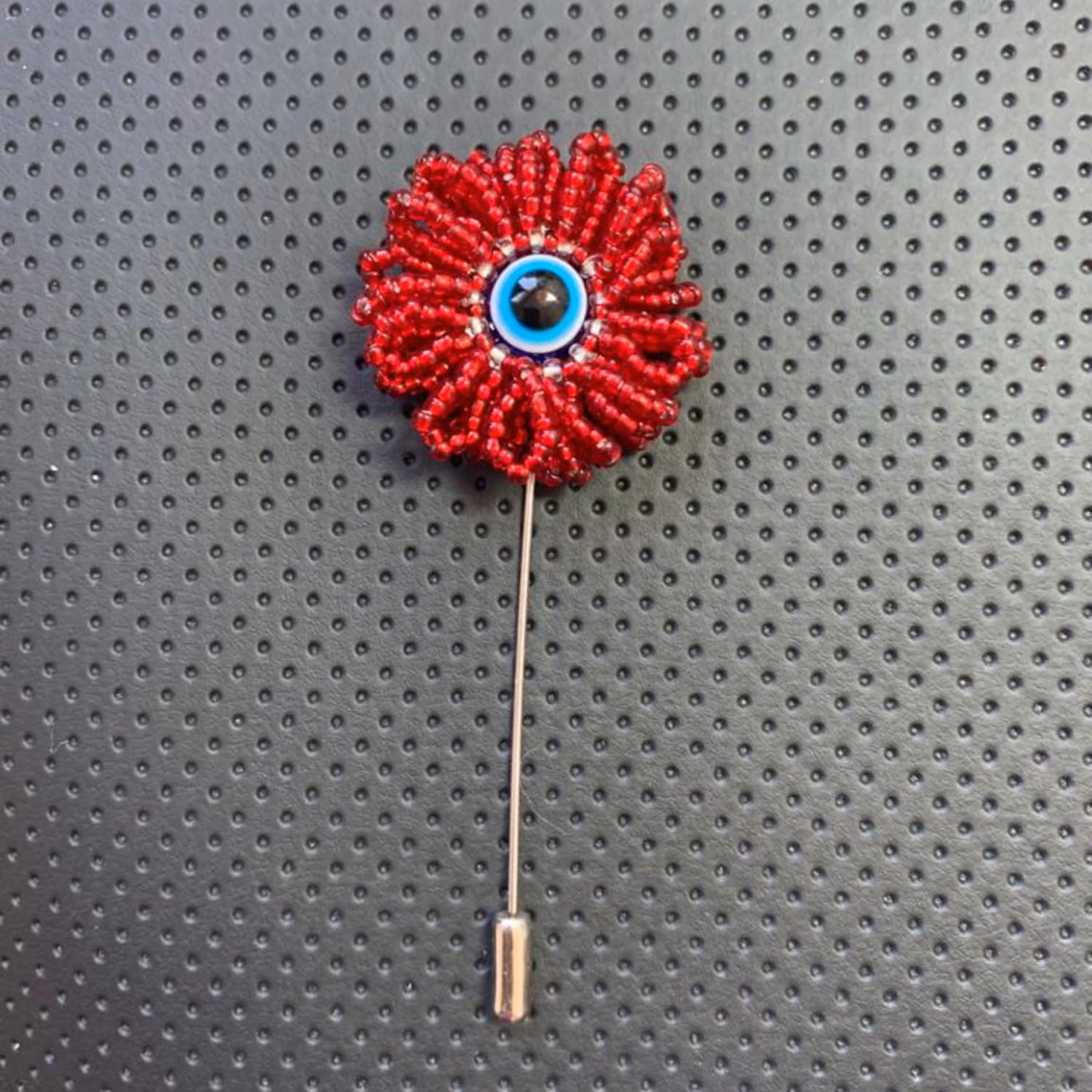 سنجاق سینه منجوقبافی شده طرح چشم نظر