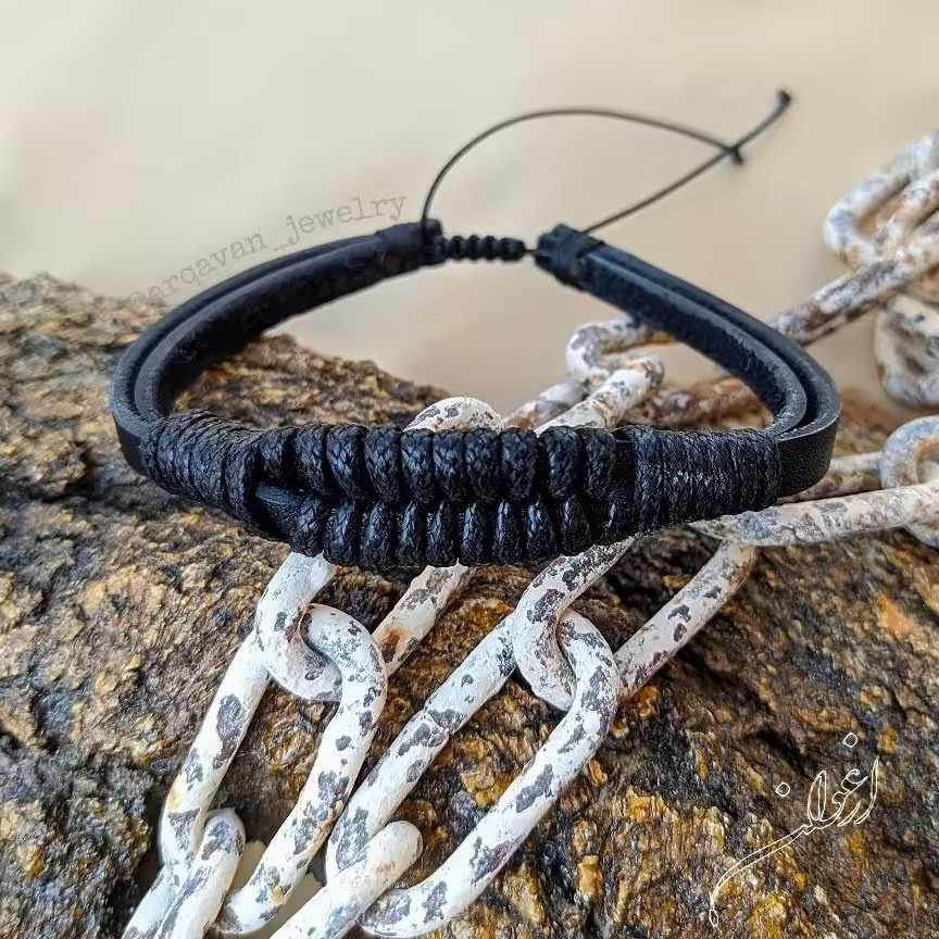 دستبند چرم مردانه با قفل کشویی قابل تنظیم برای تغییر سایز دستبند