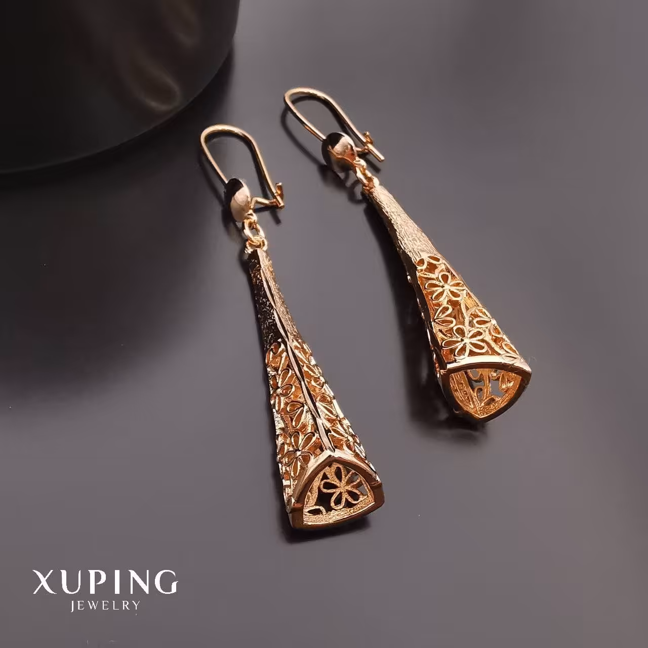 گوشواره شیپوری رنگ ثابت