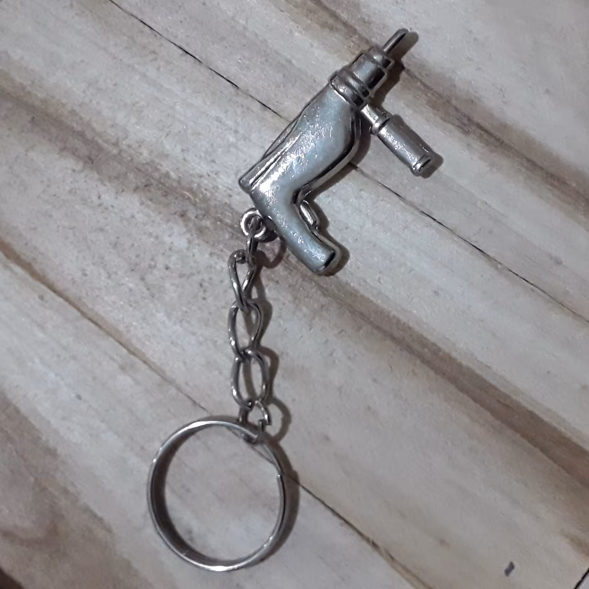 جاسوییچی شکل ابزار مدل دریل فلزی و خوش ساخت 