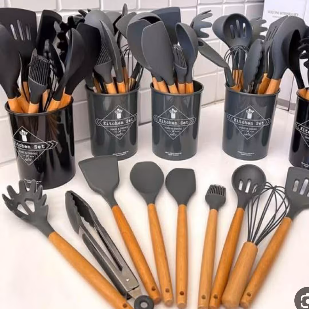 کفگیر ملاقه سیلیکونی 12 پارچه ارسال رایگان  دسته بامبو کیفیت عالی،رنگبندی متنوع 