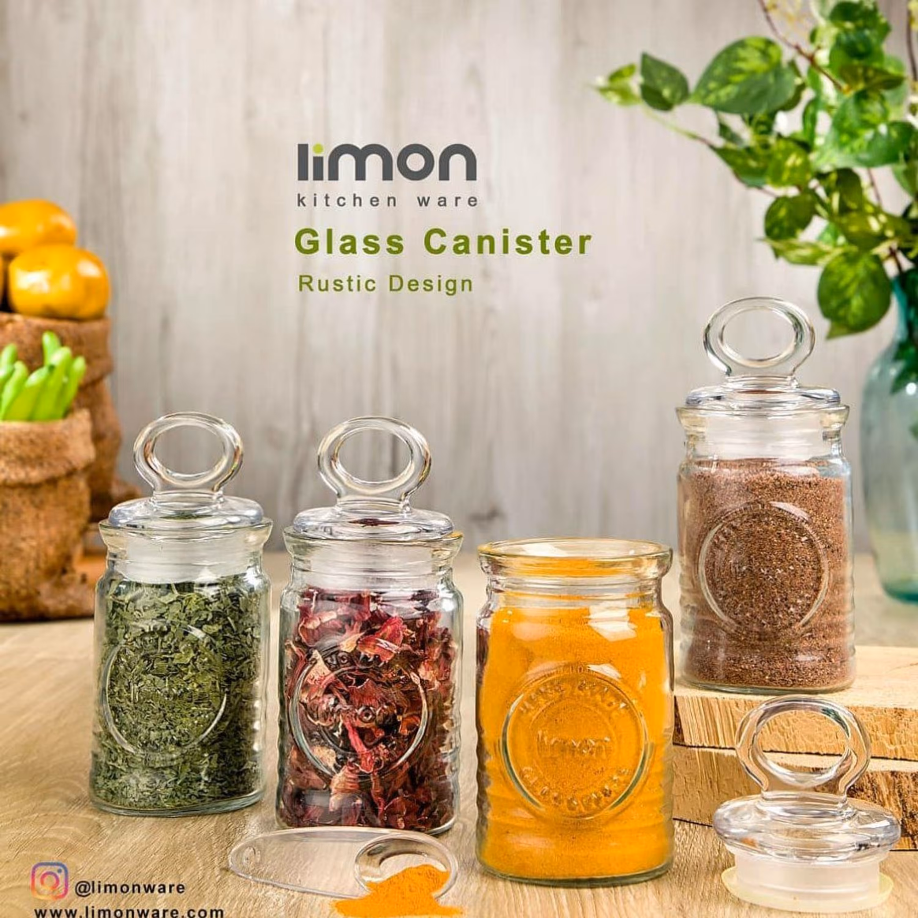 یک عدد جا ادویه شیشه ای درب دار لیمون