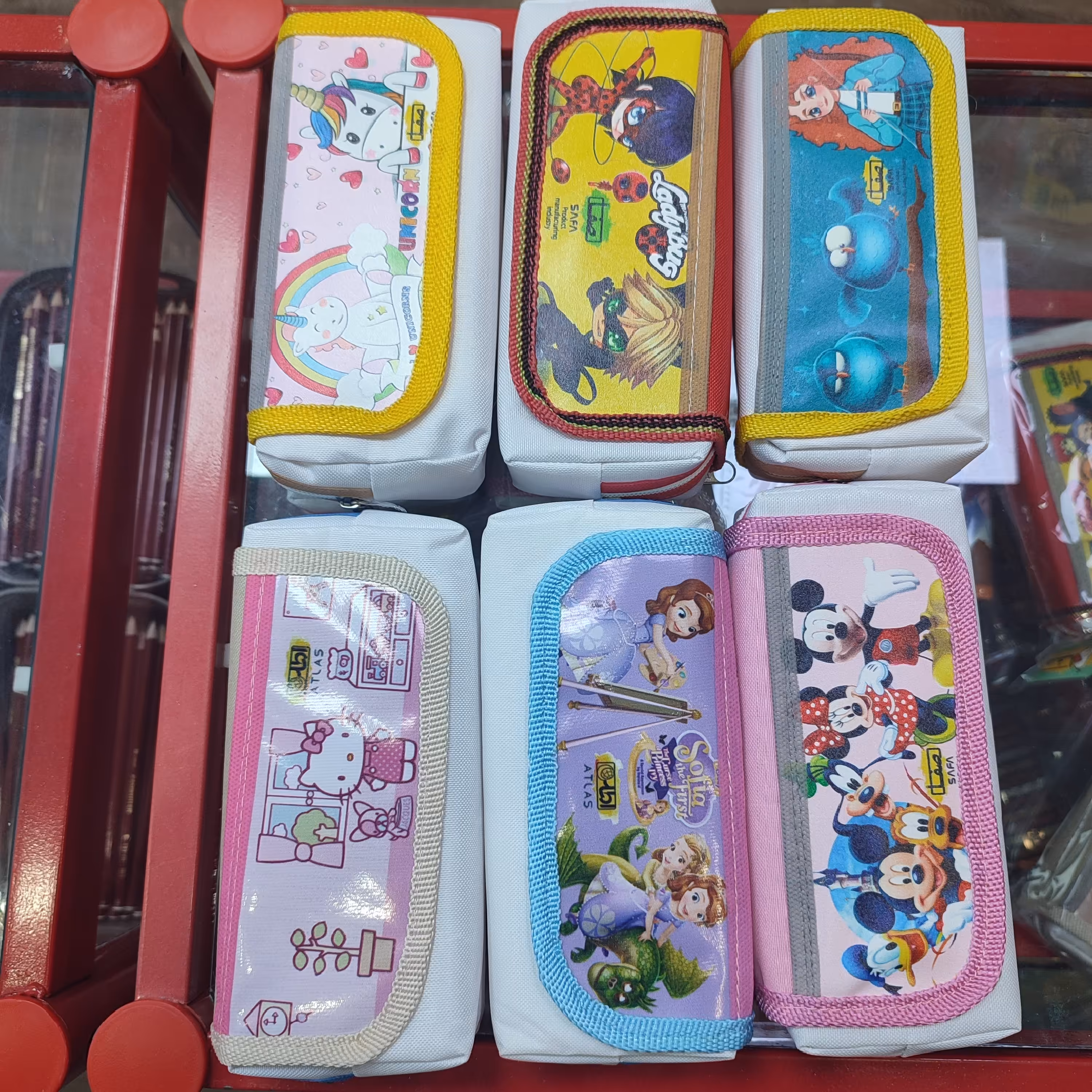 جامدادی دوزیپ برزنتی فانتزی بدنه سفید 