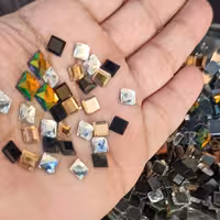 آینه کاری . رنگ موحود در تصویر مشخصه  . 