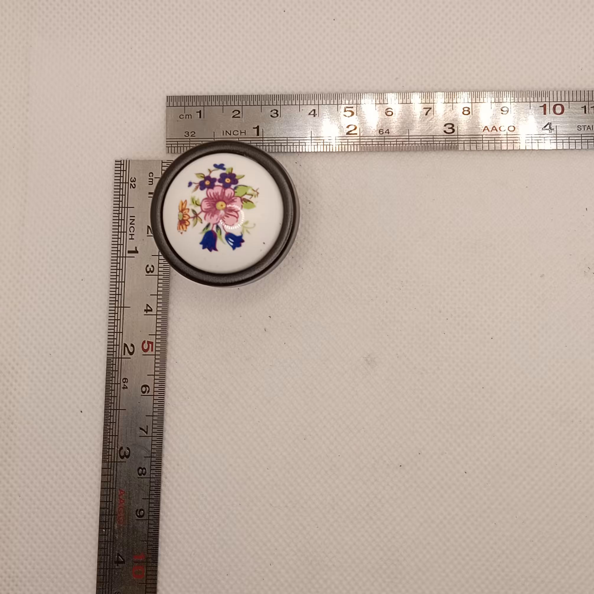 دستگیره پیچی گلدار نیم دایره تک عددی