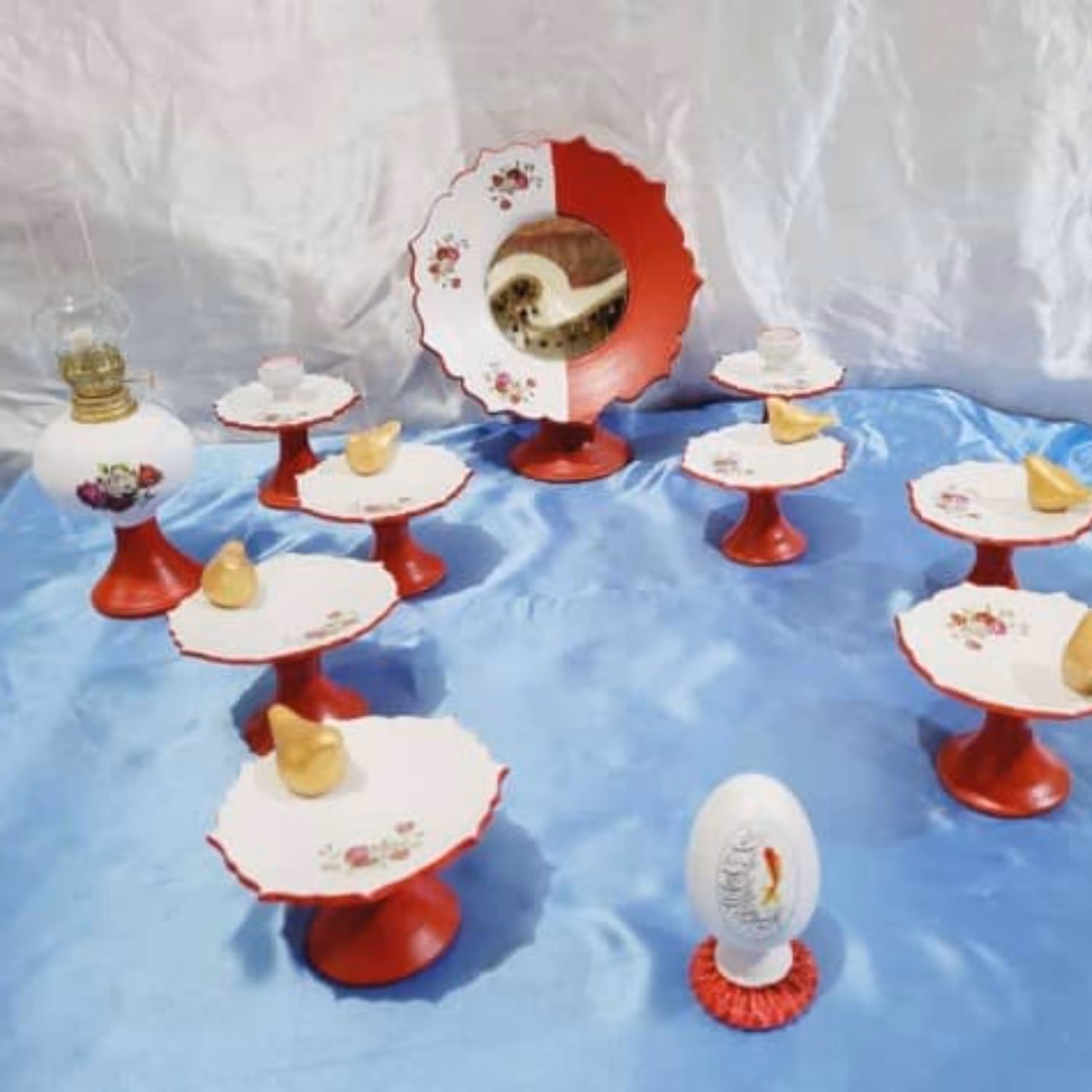 هفت سین سفالی قرمز رنگ با فانوس