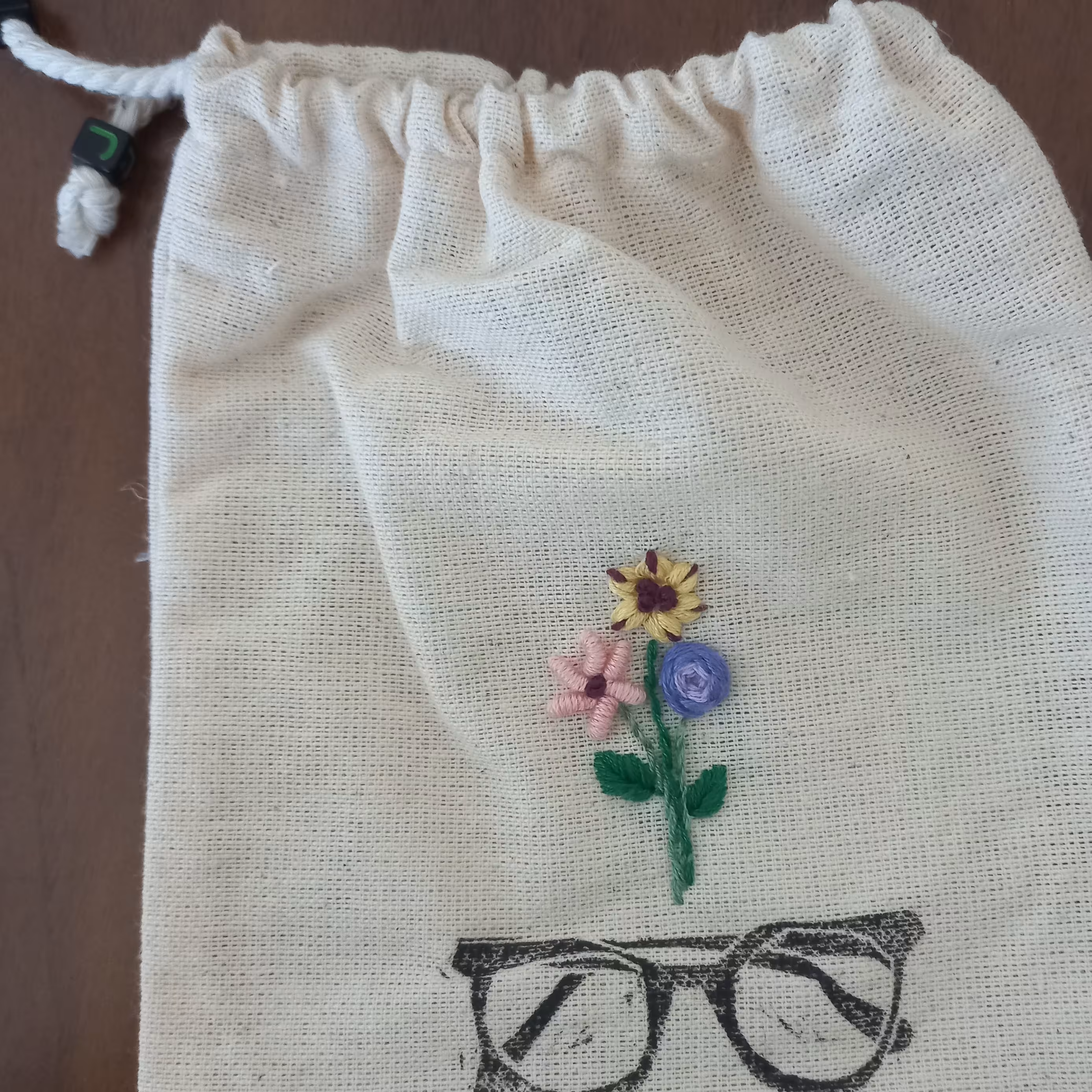 بقچه گلدوزی شده