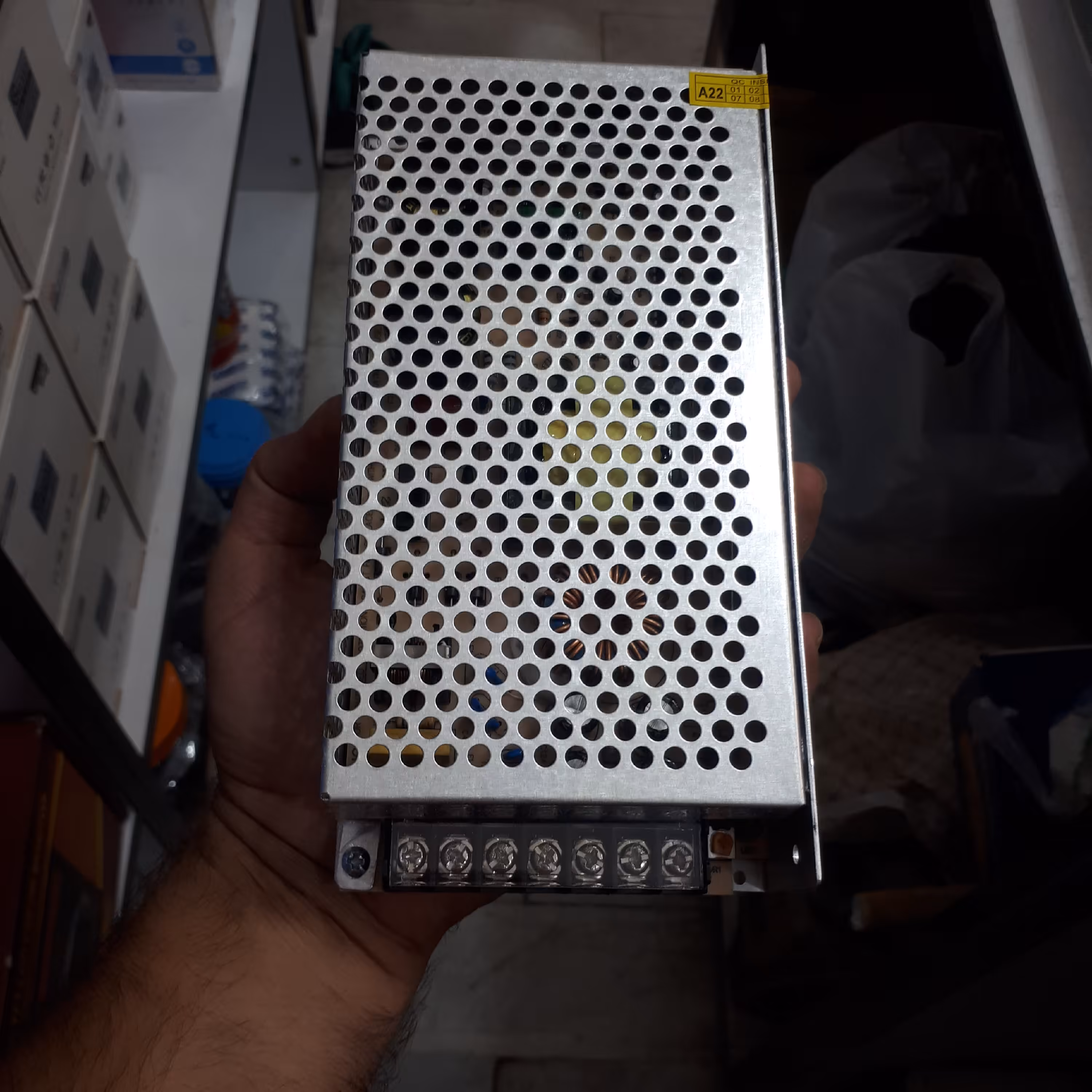 آدابتور سوئیچ 12 ولت 10 آمپر 