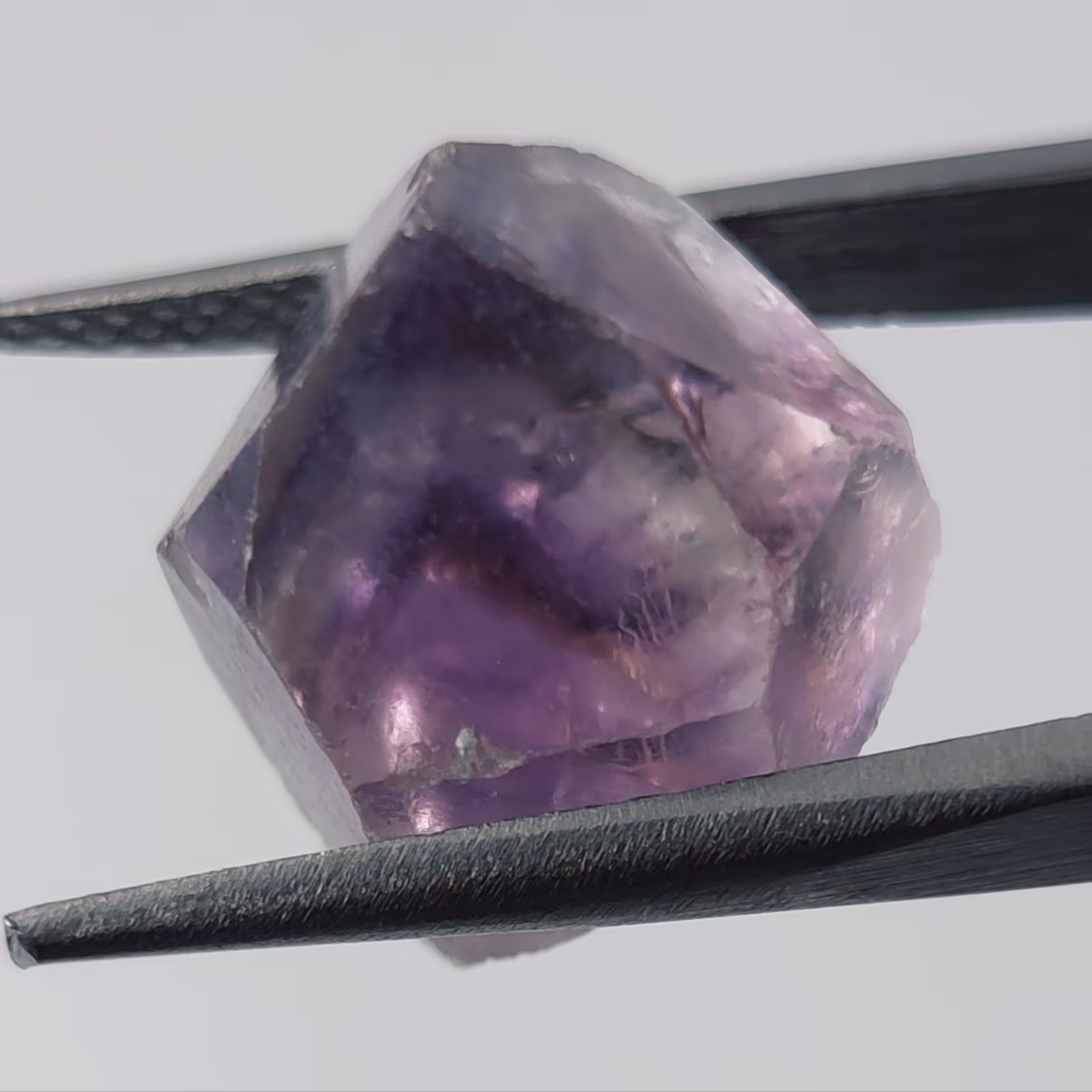 بلور شفاف و ضلع دار سنگ آمیتیست معدنی 