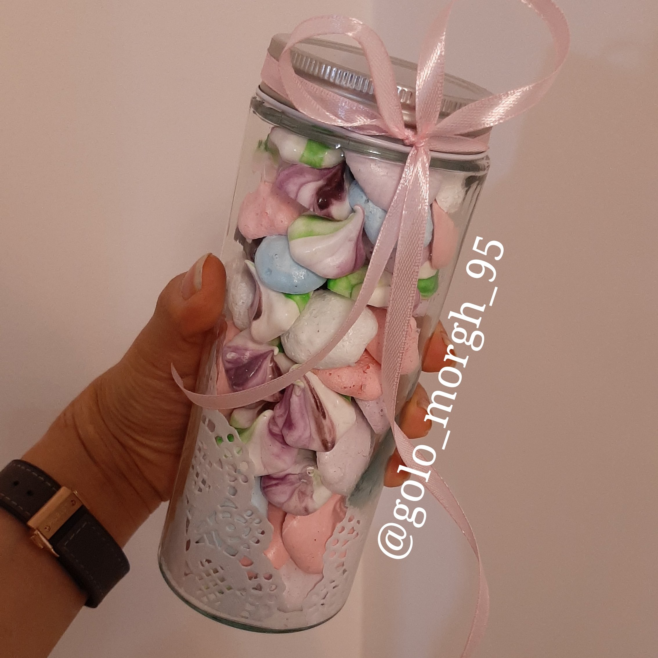 شیشه شیرینی مرنگ