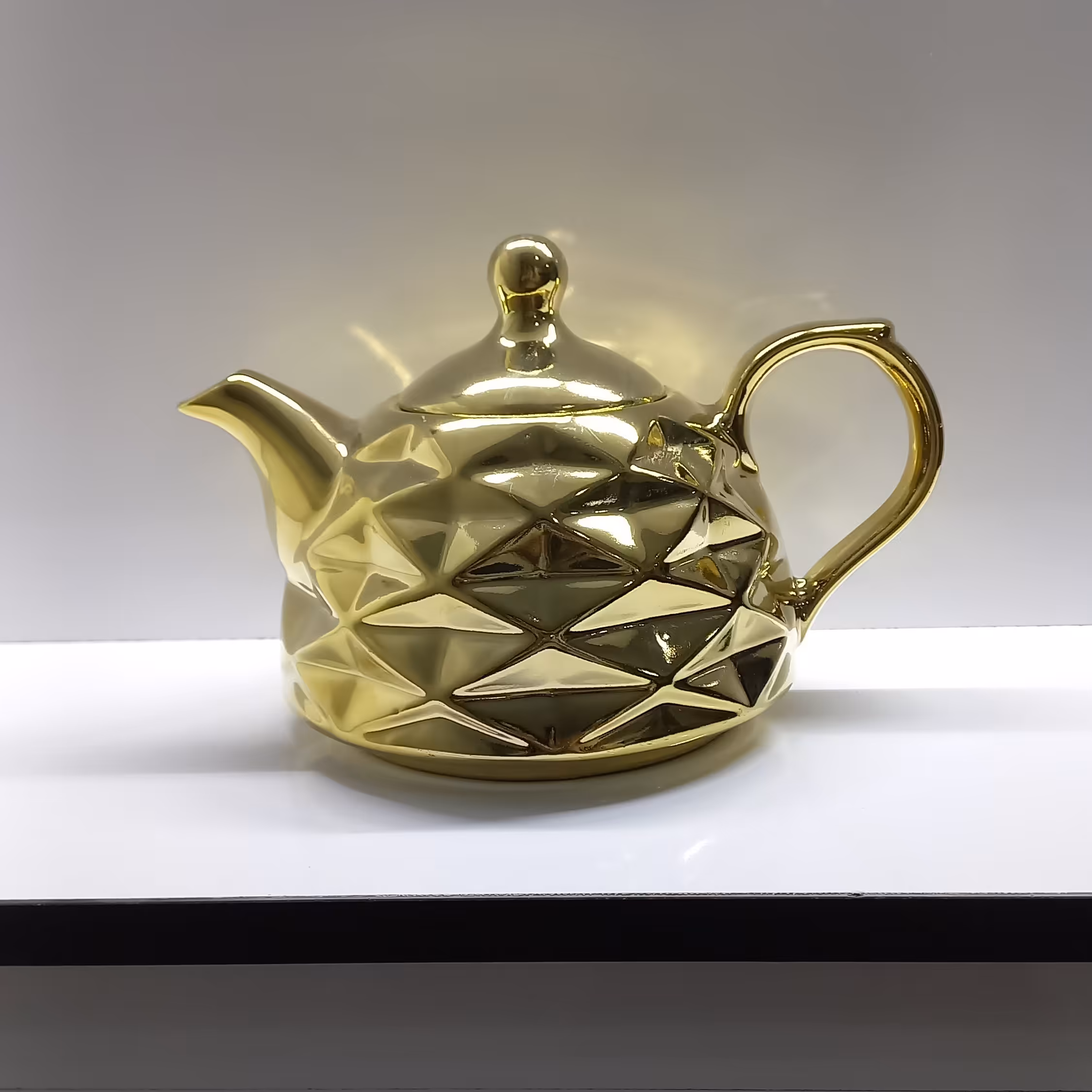 قوری چینی طلایی