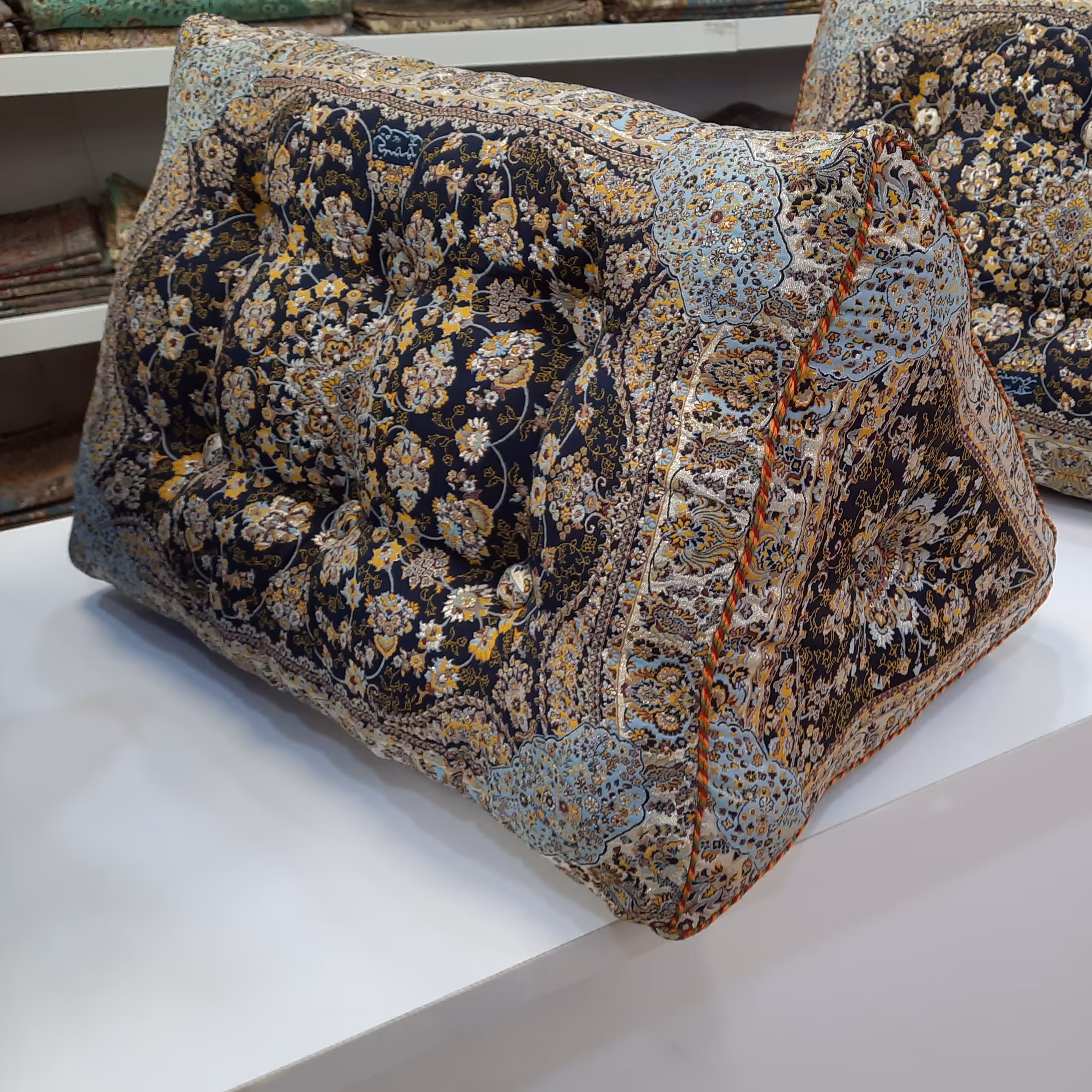 پشتی مثلثی نگین (سرمه ای)