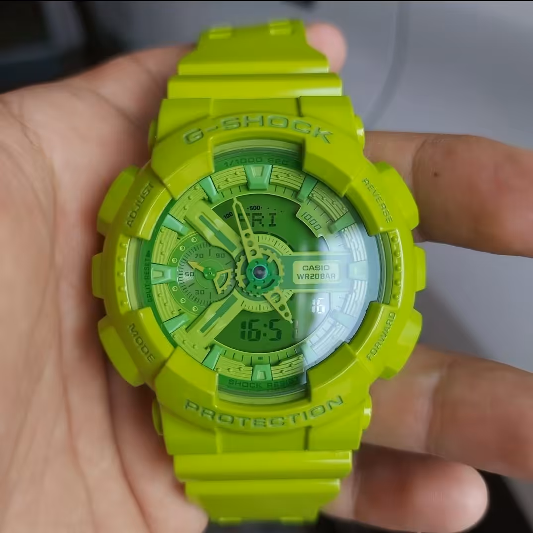 ساعت مچی جی شاک GA110  فسفری(جیشاک GShock) ، صد در صد ضدآب ، تنظیم اتوماتیک با پایتخت کشورها ، اتولایت دار