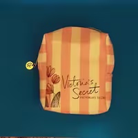 اکسسوری کیف کوچک،طرح:victoria  secret،رنگ: صورتی و سفید،جهت استفاده درون کیف دستی