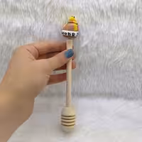 قاشق عسل چوبی فانتزی طرح کوزه عسل لطفاً قبل از ثبت سفارش موجودی بگیرید 