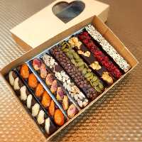 شکلات تلخ  مغزدار 9 عددی (پسته گردو بادام زرشک...)ارسال پس کرایه با پیک و تاکسی 