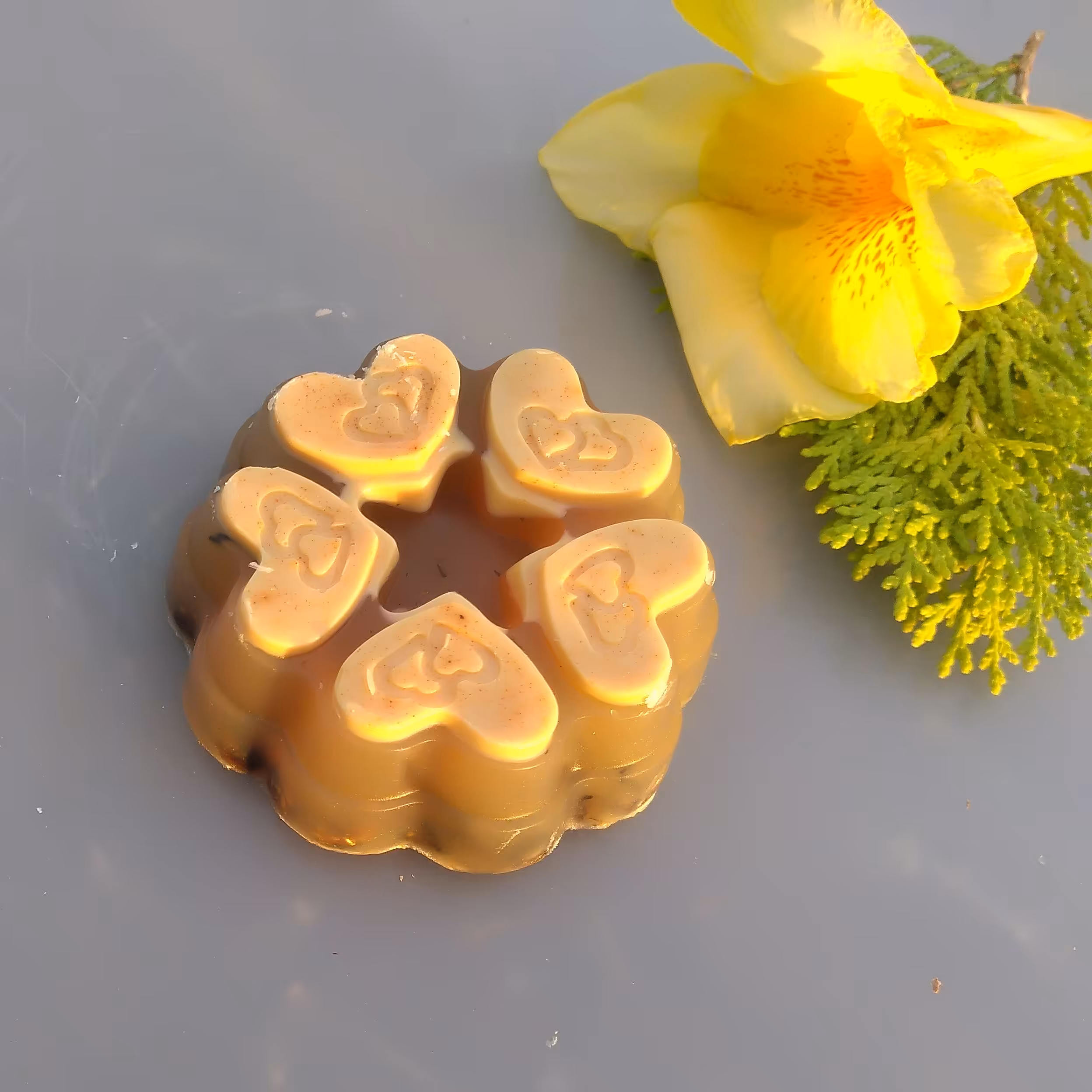 صابون گیاهی و ارگانیک و دستساز بابونه