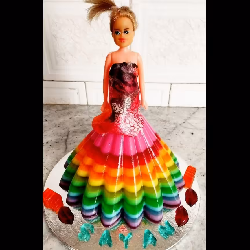 قالب ژله دامن پلاستیکی دامن  قطر دهانه 22  قطر کف  5ونیم سانت  ارتفاع 15 