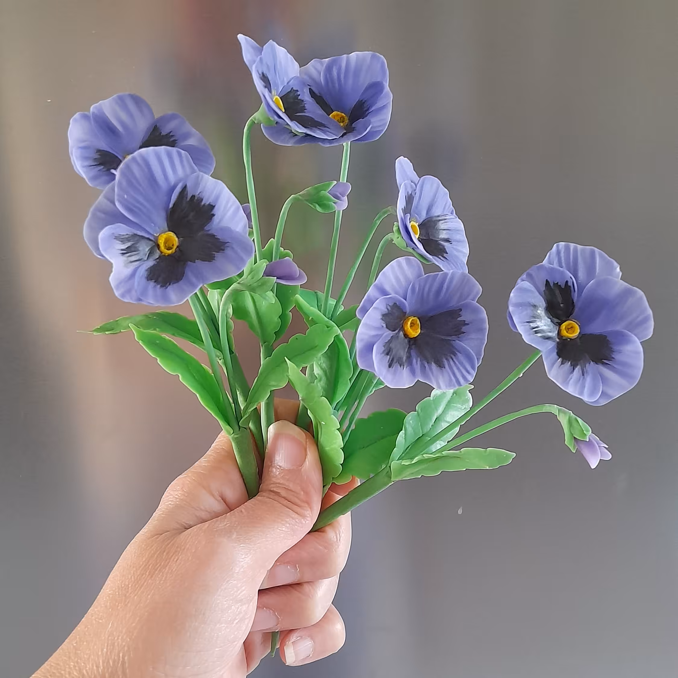 گل بنفشه بنفش خمیری پک 7 شاخه بدون گلدان (پس کرایه)