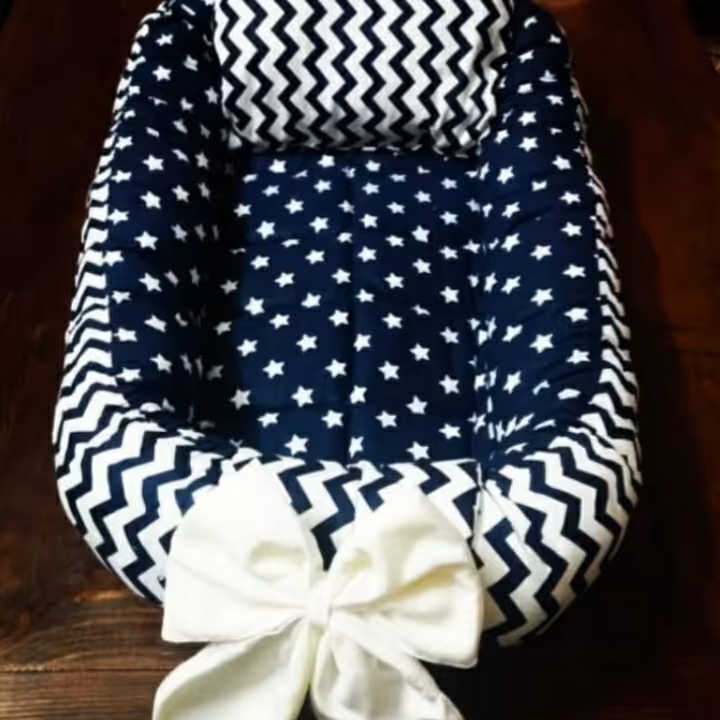 تشک گارد دار نوزاد همراه با بالش وتشک دوبل.  